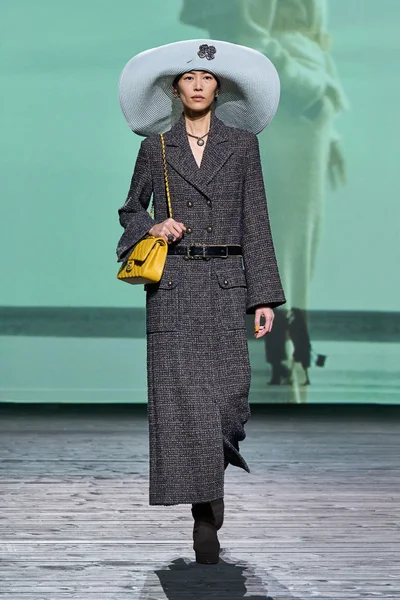 Look 3